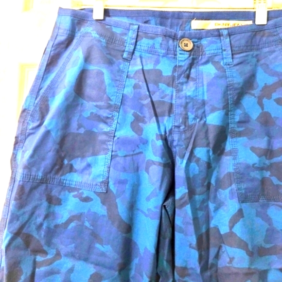 DKNY Jeans Women's Blue Camo Cargo Pants Size 12 - Picture 4 of 12